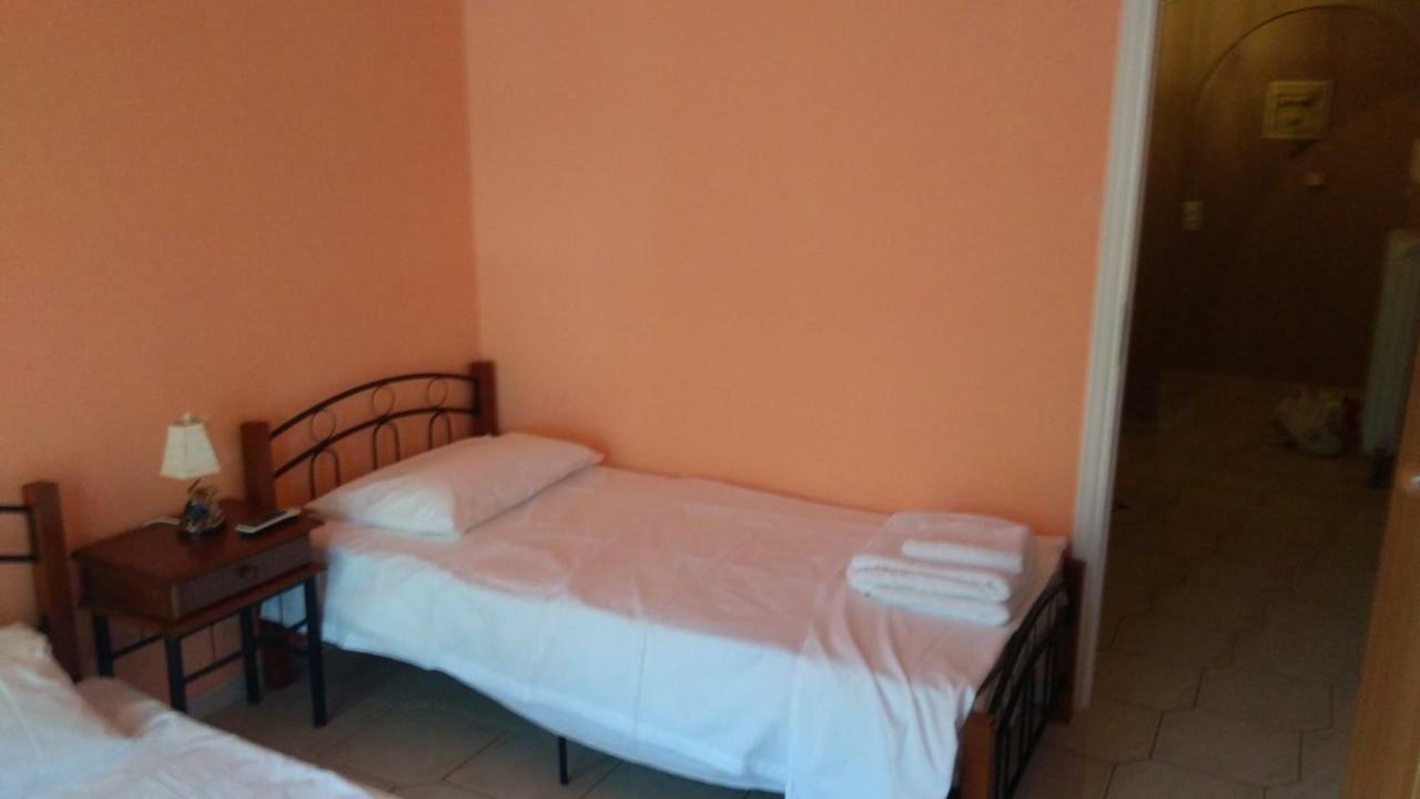 Monemvasia Lazarus Beach Apartment Esterno foto